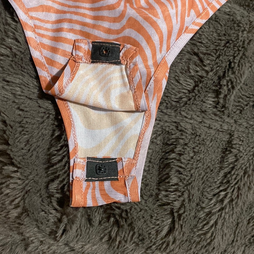 🐛Sheer Orange and Grey sleeveless bodysuit! - Picture 5 of 11